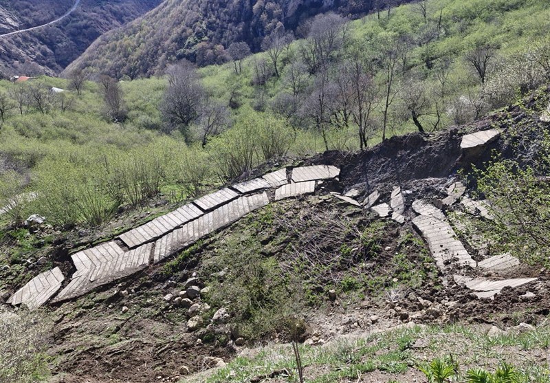 رانش زمین در لشکان اشکور رودسر؛ جاده 300 متری تخریب شد