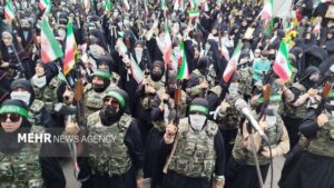 روایت مهر از رژه بانوان گیلانی در رژه «دختران جانفدا»