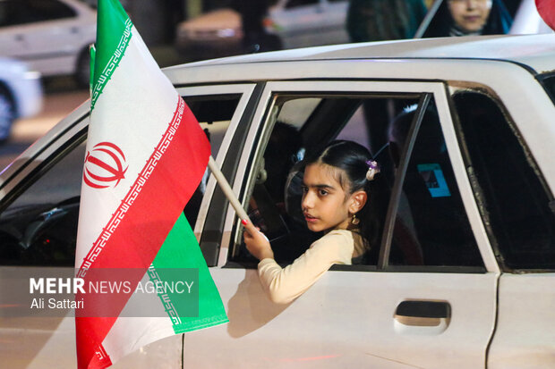 رژه خودرویی خلخالی ها در حمایت از وطن و بیعت با رهبر انقلاب