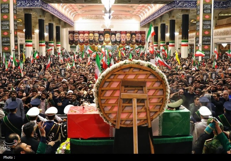 شبی ماندگار در قم؛ وداع باشکوه با سپهبد شهید موسوی در حرم+ عکس مراسم تشییع , اخبار قم , حضرت معصومه (س) ,