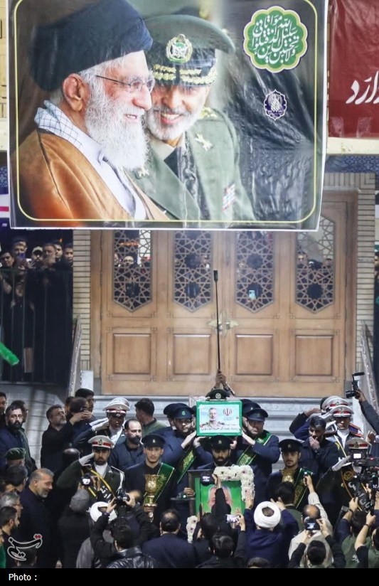 شبی ماندگار در قم؛ وداع باشکوه با سپهبد شهید موسوی در حرم+ عکس مراسم تشییع , اخبار قم , حضرت معصومه (س) ,