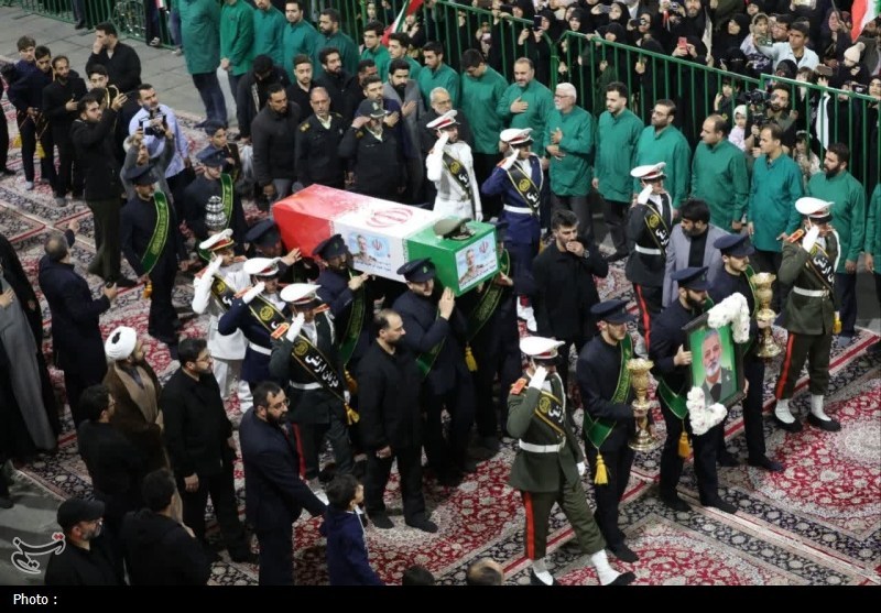 شبی ماندگار در قم؛ وداع باشکوه با سپهبد شهید موسوی در حرم+ عکس مراسم تشییع , اخبار قم , حضرت معصومه (س) ,