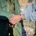 شکارچی غیرمجاز «تیهو» در دام محیط‌بانان رودان افتاد