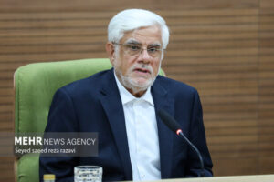 عارف: آنان که سوخت هواپیما به ما نمی‌فروختند، پای میز مذاکره آمده‌اند