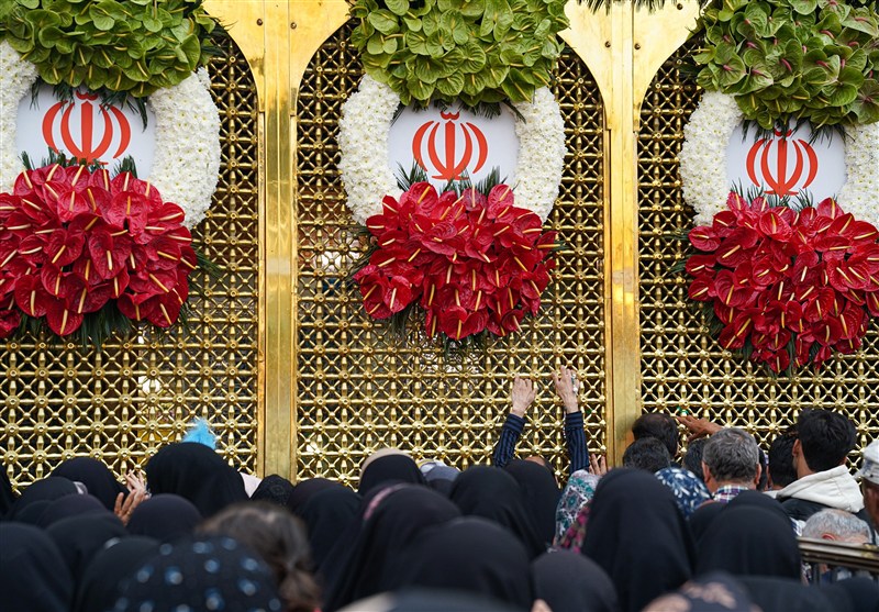 عطر یاس و نذر دل‌ها؛ حرم رضوی غرق در شادی میلاد خورشید هشتم