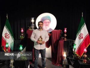 «علی رحمانیان» چهره سال ۱۴۰۴ هنر انقلاب اسلامی فارس شد