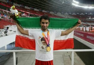 قهرمان دوومیدانی مدال‌هایش را به شهدای جنگ رمضان تقدیم کرد