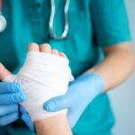 مداوای دانش‌آموزان دارای عوارض سوختگی ناشی از جنگ در میناب آغاز شد