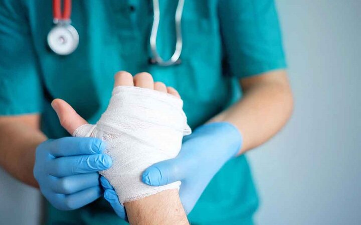 مداوای دانش‌آموزان دارای عوارض سوختگی ناشی از جنگ در میناب آغاز شد