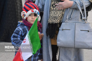 نصب تمثال شهیده «آوین امیرکاشانی» در یکی از میدان ری