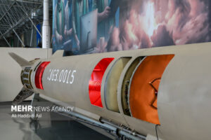 نمایش لانچر و موشک در اجتماع شبانه مردم بندرعباس