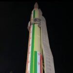 نمایی نزدیک از لانچر و موشک بالستیک قدر در اجتماع مردم کرمان