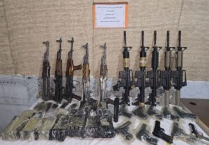 کشف 28 قبضه سلاح کلت جنگی در ارتفاعات صعب‌العبور ارومیه