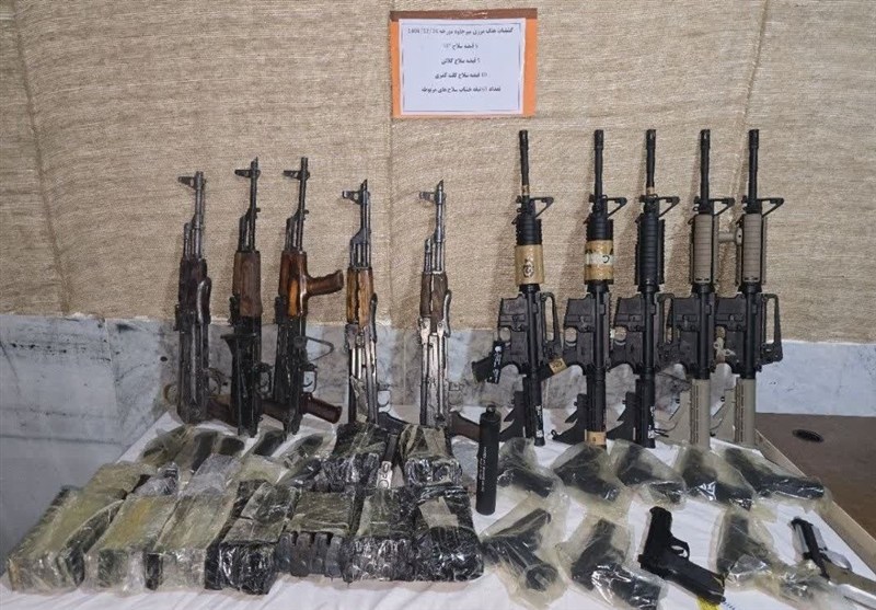 کشف 28 قبضه سلاح کلت جنگی در ارتفاعات صعب‌العبور ارومیه