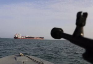 کنترل تنگه هرمز در اختیار ایران است/ به کسی باج نمی‌دهیم