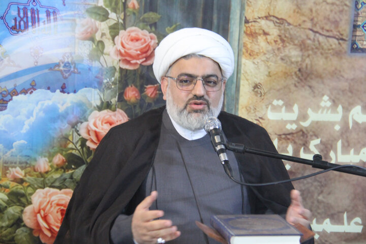 گسترش رویکرد قرآنی در حوزه آموزش دانشگاه شیراز دنبال شود