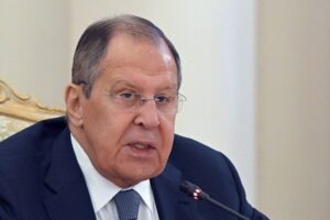 گفتگوی لاوروف با همتای اماراتی خود درباره تنگه هرمز