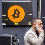 بیت‌کوین از جمع ۱۰ دارایی برتر خارج شد