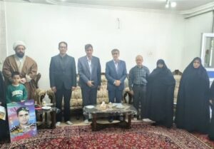 تجلیل نماینده حضرت آیت‌الله سیستانی از خانواده شهدای جنگ رمضان عجب‌شیر
