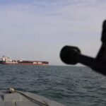 دشمن پس از تحمل خسارت از تنگه هرمز فرار کرده است