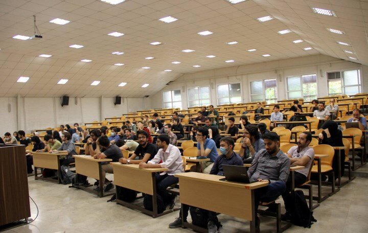 کلاس های تحصیلات تکمیلی دانشگاه تهران حضوری شد؛ کارشناسی همچنان مجازی