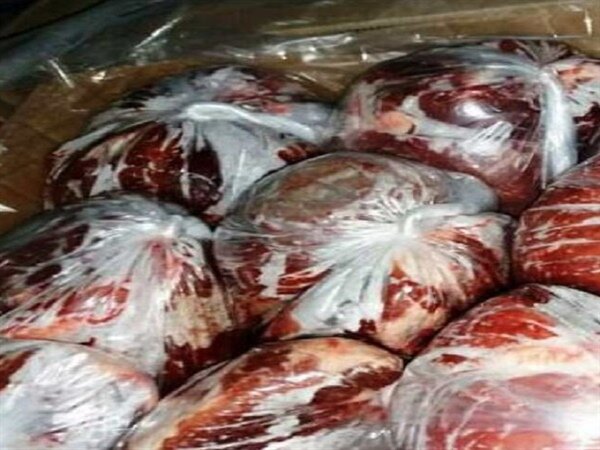 کشف ۵۰ کیلوگرم گوشت تاریخ‌گذشته و پلمب واحدهای متخلف در همدان