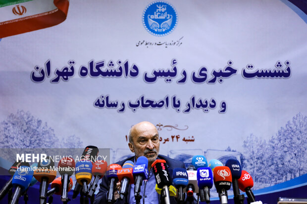 آغاز سال تحصیلی جدید از ۴مهر/ اخراج ۲دانشجو به دلیل توهین به پرچم