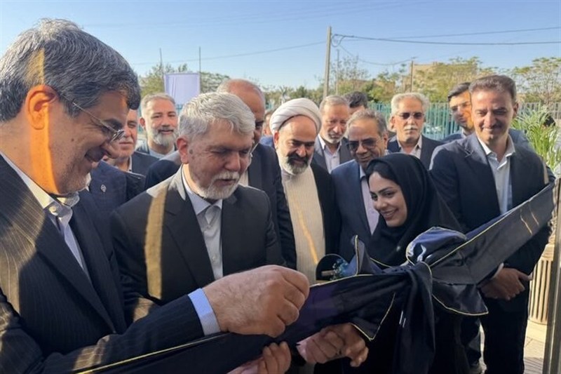 بهره‌برداری از مرکز جامع سلامت بافق با حضور وزیر ارشاد در یزد