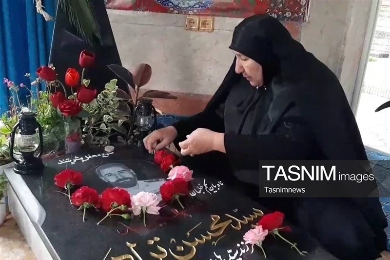 مادری با پنج ستاره بر سینه؛ زنی که از شلمچه تا سیریک داغدار لالهها شد مادری با پنج ستاره بر سینه؛ زنی که از شلمچه تا سیریک داغدار لالهها شد