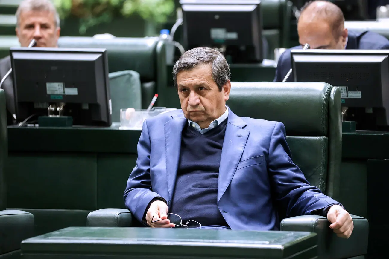 پیام 2 میلیارد دلاری همتی به بازار ارز/ ترمز دلار کشیده می‌شود؟
